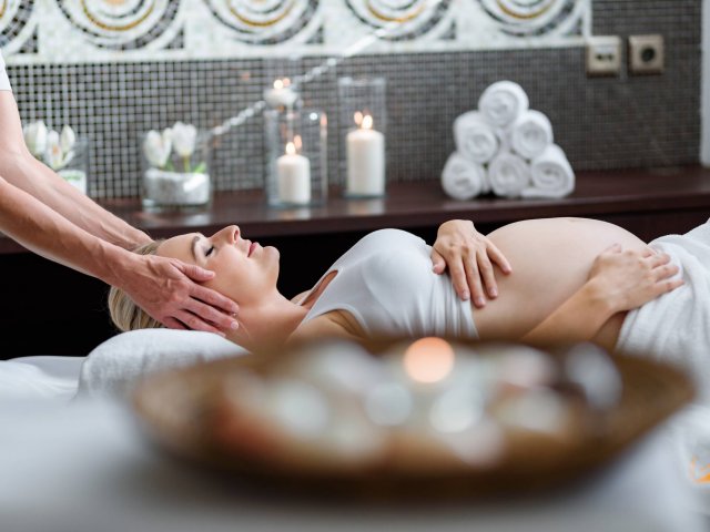 pregnancy oil massage