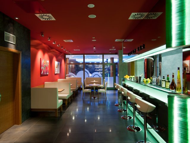 lobby bar